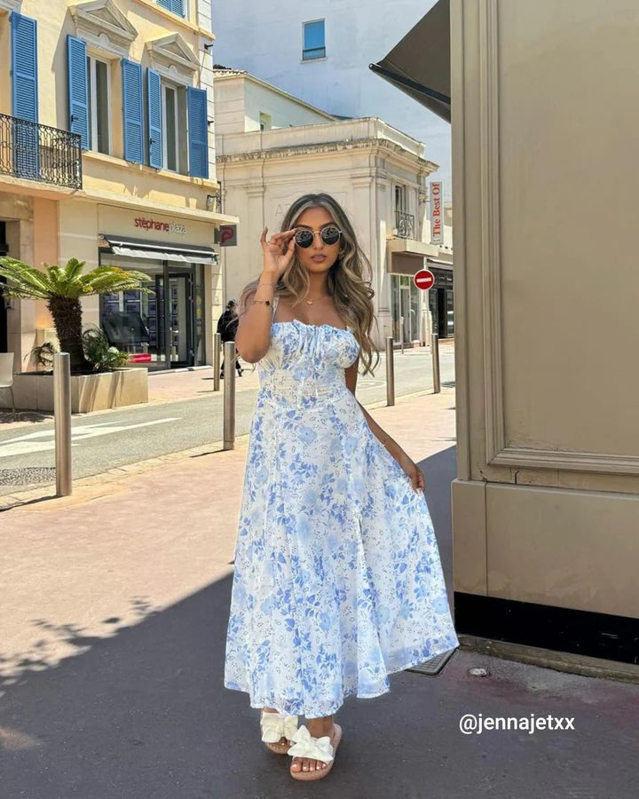 Vestido midi fruncido con flores y cuello cuadrado